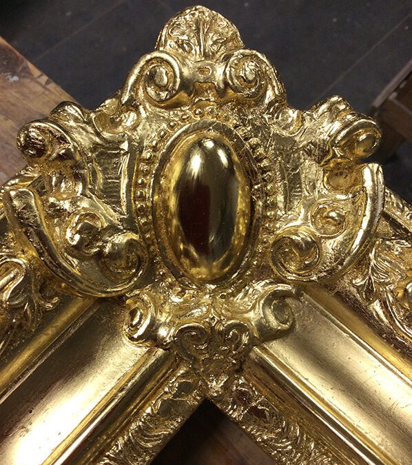 Restoration of a gilded mirror